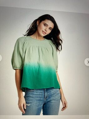 Universal Thread Sage-to-Emerald Ombre Puff Sleeve Blouse